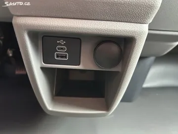 Car image 32