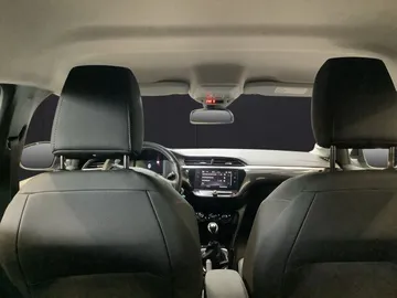Car image 18