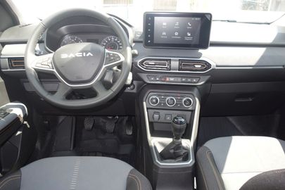 Car image 10