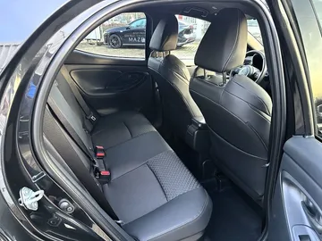 Car image 19