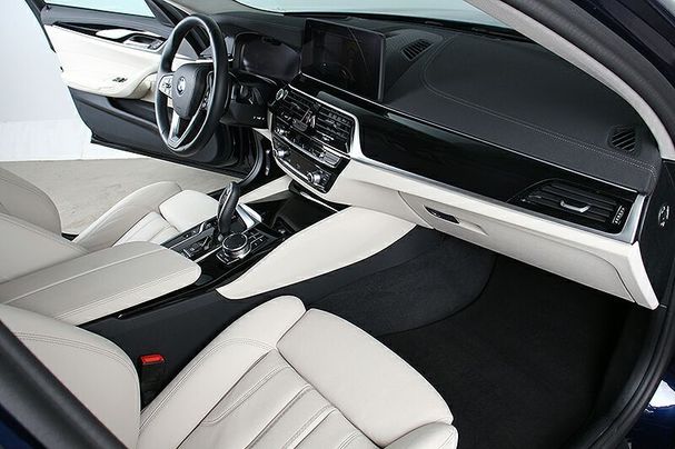 BMW 530 Touring Luxury Line 215 kW image number 8