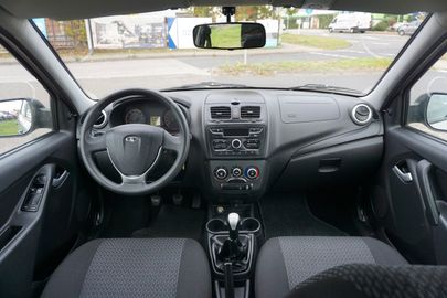 Car image 15