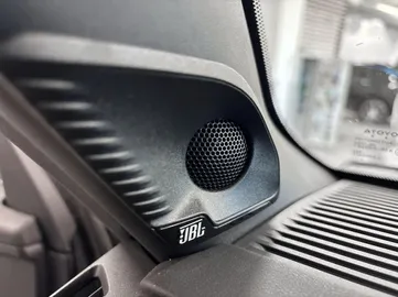 Car image 28