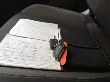 Car image 34