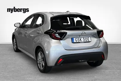 Car image 4