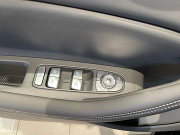 Car image 32