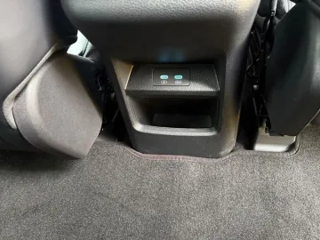 Car image 29