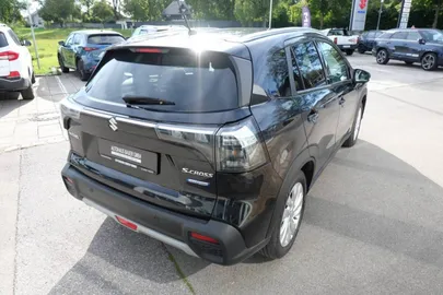 Car image 4