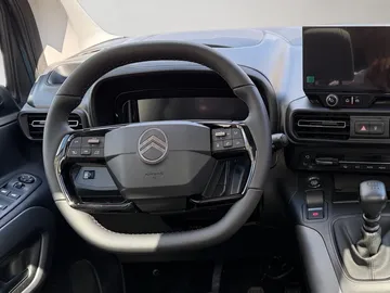 Car image 37