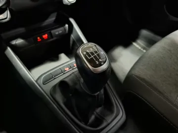 Car image 29