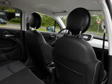 Car image 19