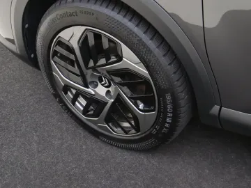 Car image 32