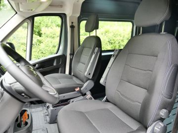 Car image 25