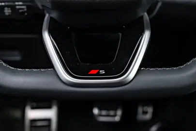 Car image 35