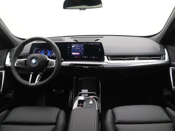 BMW iX1 xDrive30 230 kW image number 12