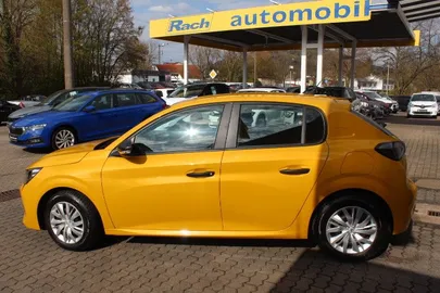 Car image 4