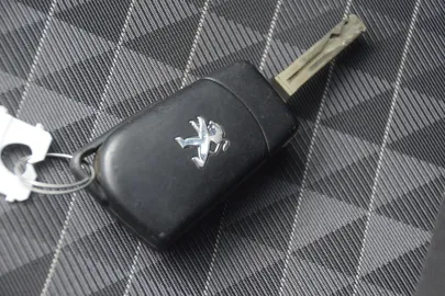 Car image 28