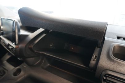 Car image 33