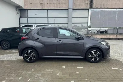 Car image 4