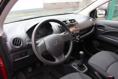 Car image 12