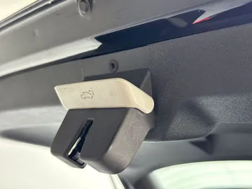 Car image 29