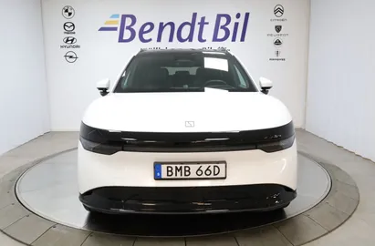 Car image 3