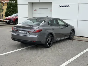 Car image 3
