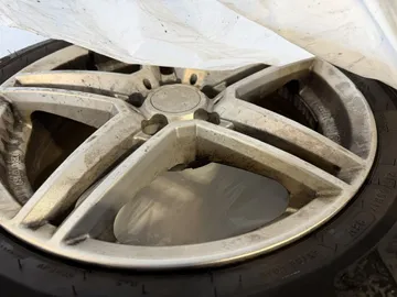 Car image 24