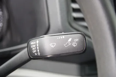 Car image 32