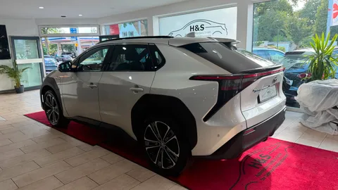 Car image 4