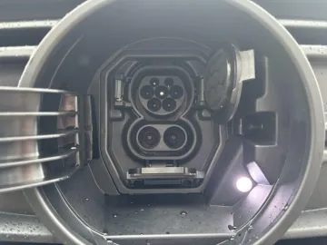 Car image 30