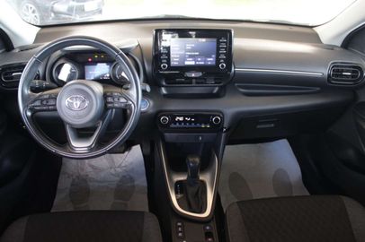 Car image 9