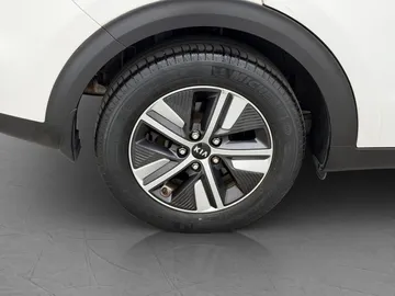 Car image 32