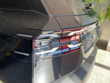 Car image 28