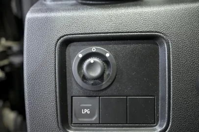Car image 38