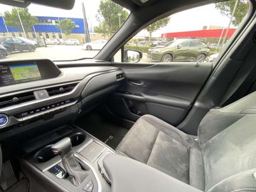 Car image 24