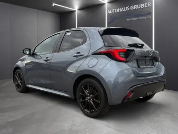 Car image 4