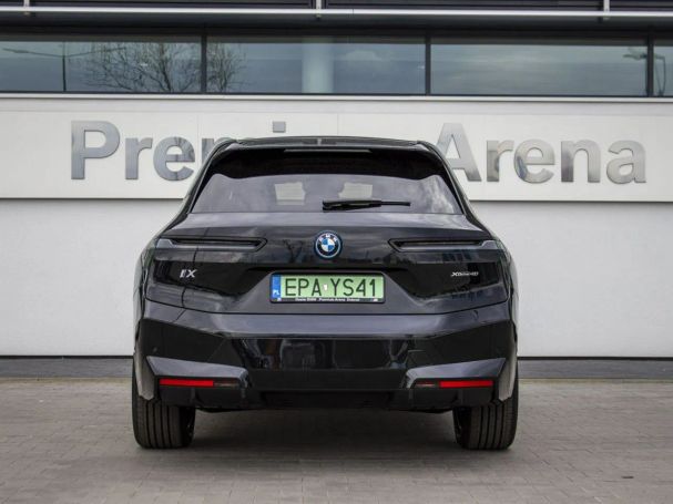 BMW iX xDrive40 240 kW image number 9