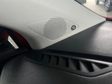 Car image 28