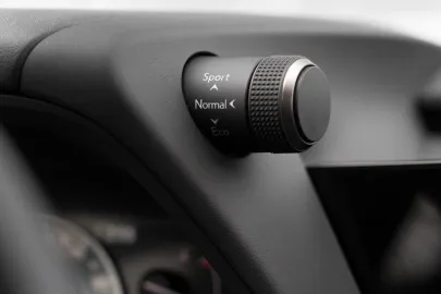 Car image 30