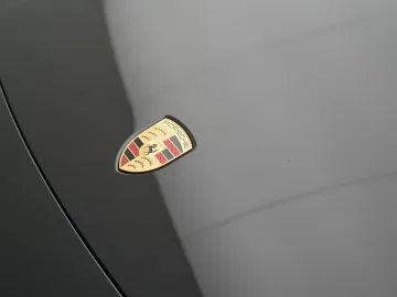 Car image 32