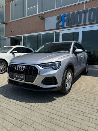 Audi Q3 45 TFSIe S tronic Business 180 kW image number 2