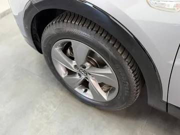 Car image 27