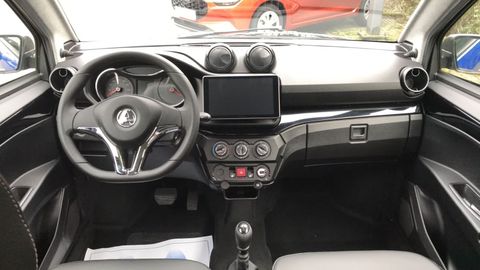 Car image 9