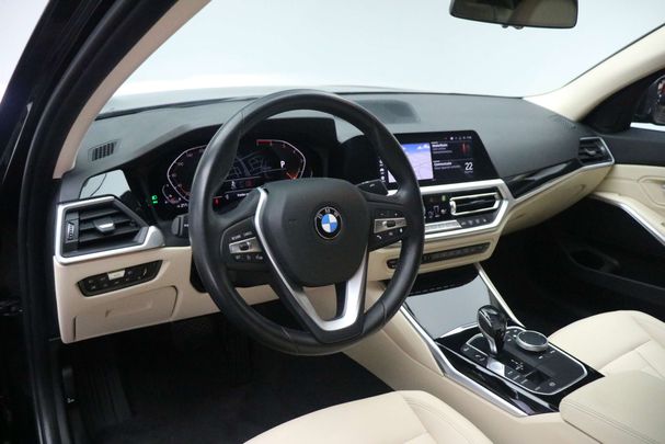 BMW 320i 135 kW image number 11