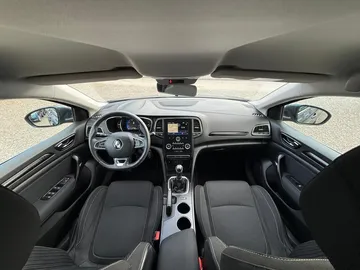 Car image 32