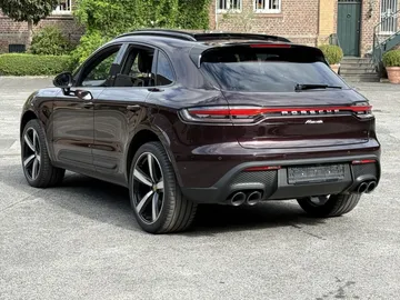 Car image 30