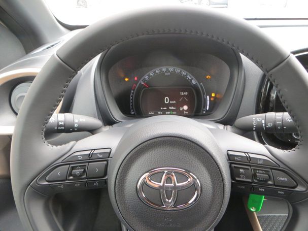 Toyota Aygo X 1.0 53 kW image number 16