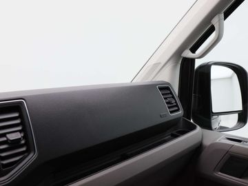 Car image 36