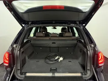 Car image 32